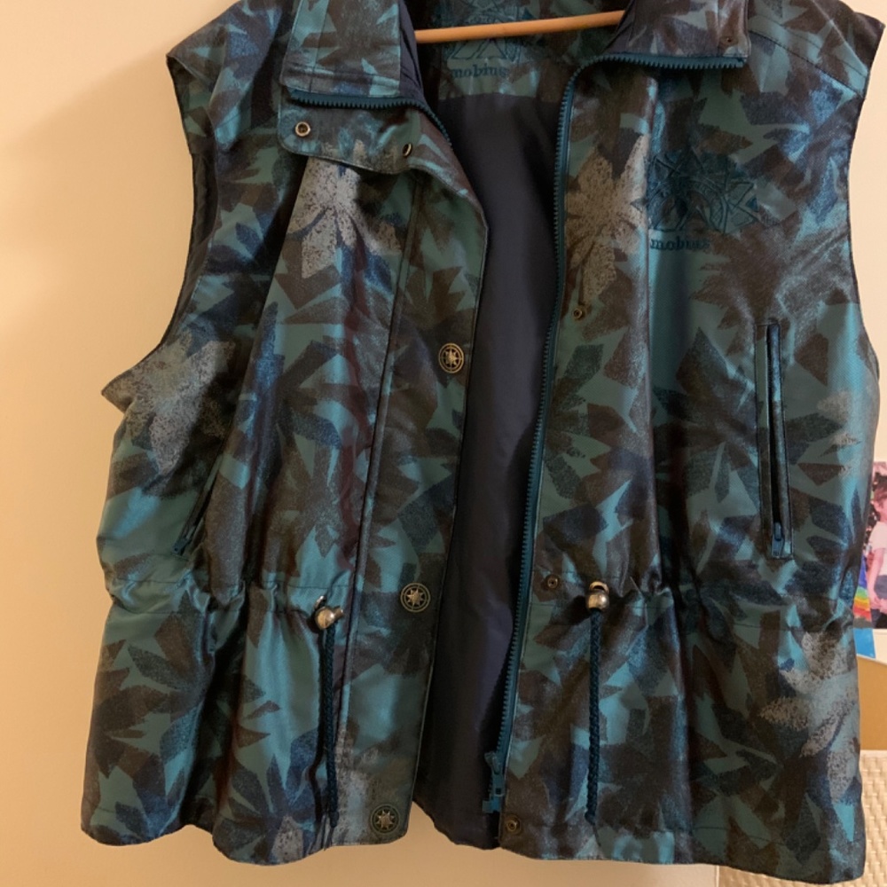 Vests - Picture 2 of 4